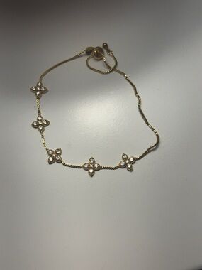 Gold Crystal Clover Station Bracelet - Elegant Women's Jewelry